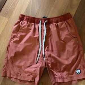 Vuori Rust athletic Shorts with Contrast Drawcord